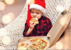 Kisgyermekes családokat vendégel meg egy debreceni pizzéria Mikulás napján