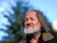 Meséket fordít a 80 éves debreceni költő