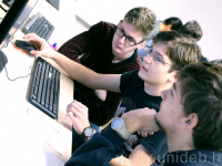 Általános és középiskolásoknak szóló ingyenes informatikai táborok az Egyetemen