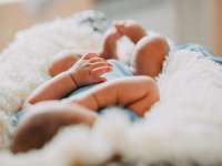 Lepedőbe csavarva hagyták a földön az újszülött babát a kecskeméti kórháznál